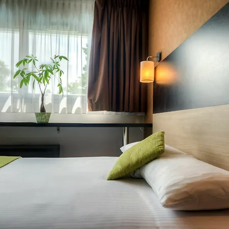 Отель Zenitude Parc L Escale *