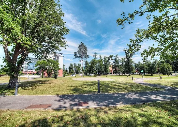 Zenitude Parc L Escale ホテル *